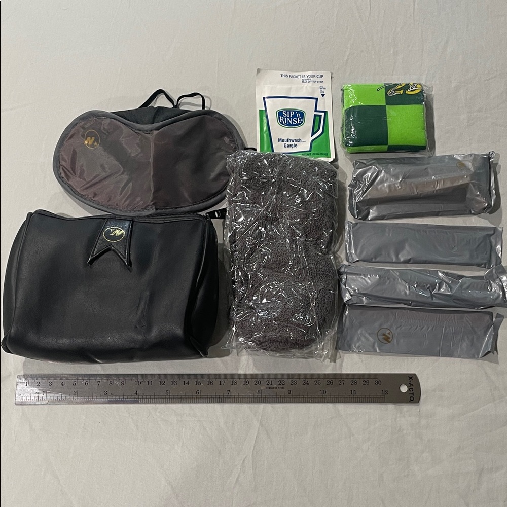 Northwest Black Toiletry Bag Set